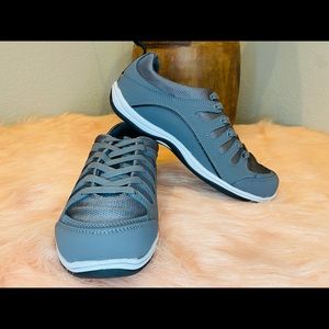 Women's Easy Street Ellen Sneaker